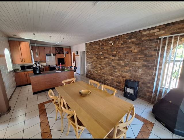 3 BEDROOM HOUSE FOR SALE IN VANDERBIJLPARK SE 3